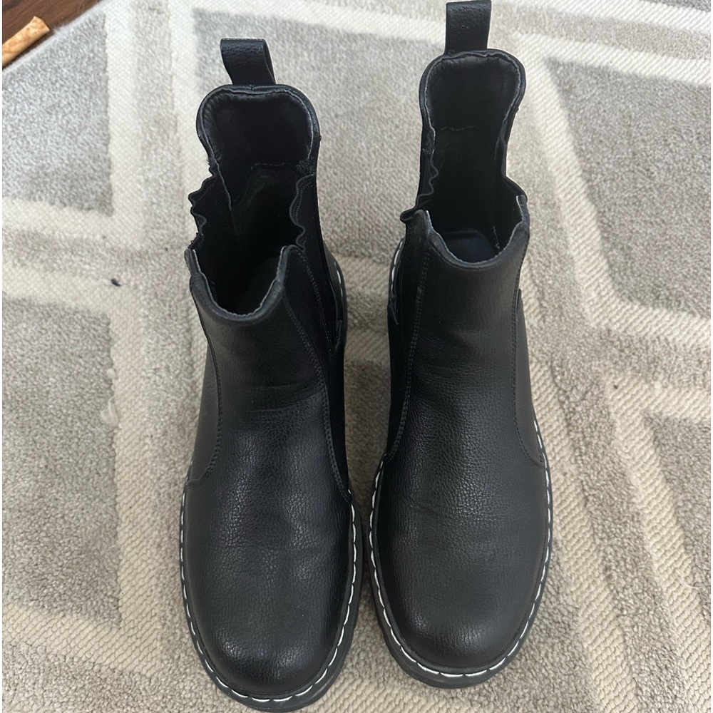 Black Ladies combat boots size 7.5